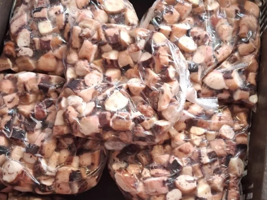 Reproductor de calamar cocido picado